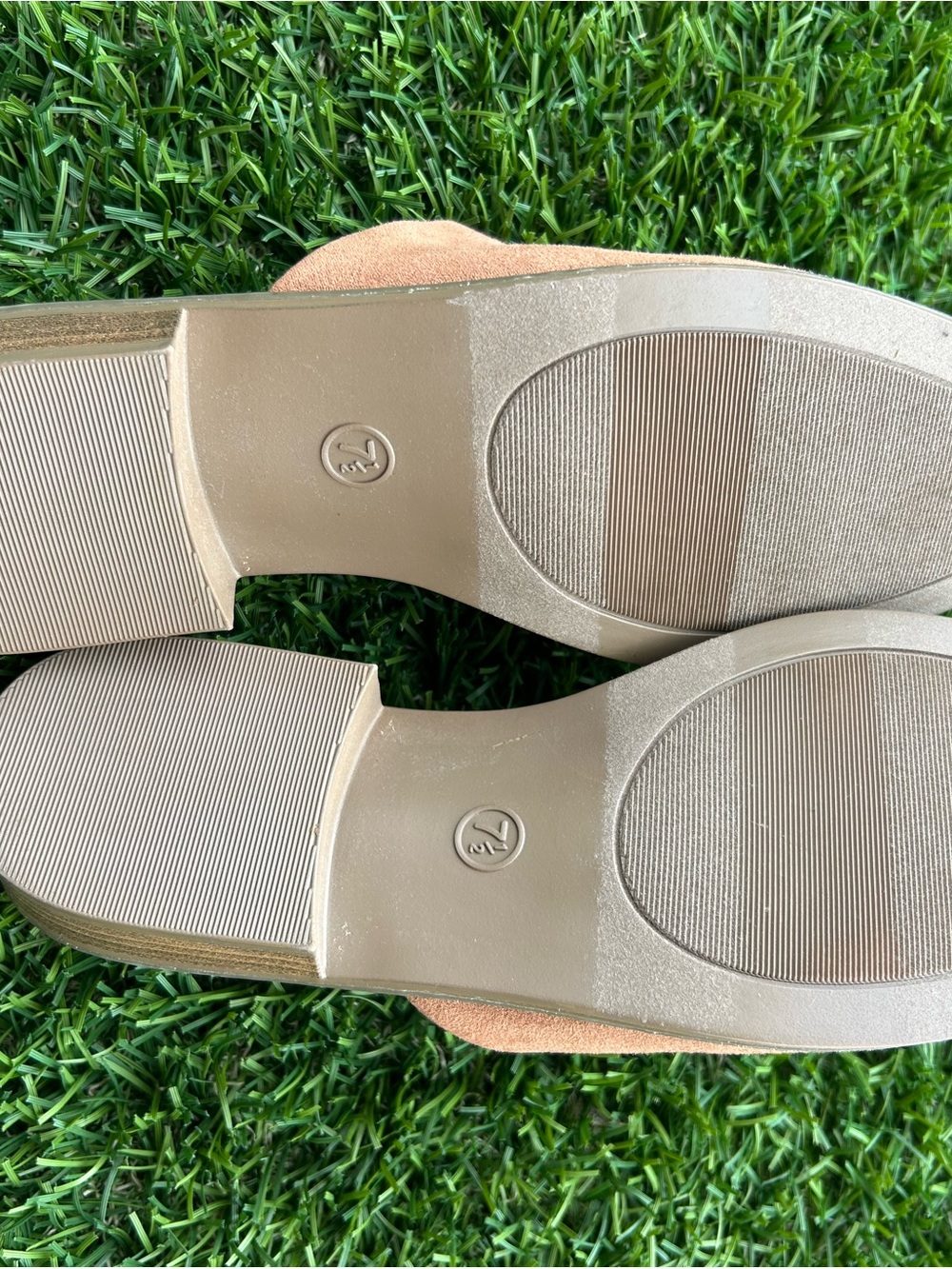 Universal Thread Suede Slip-On Mules - Tan women’s 7.5 - Picture 3 of 3